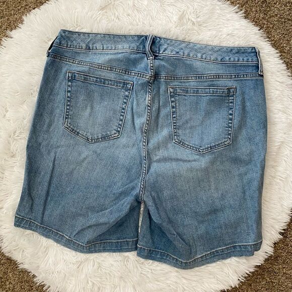 Torrid Jean Shorts Stretchy Distressed Womens Size 18 - Picture 2 of 5